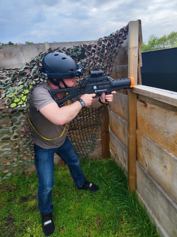 Een actievolle ervaring van lasergamen in Enschede.